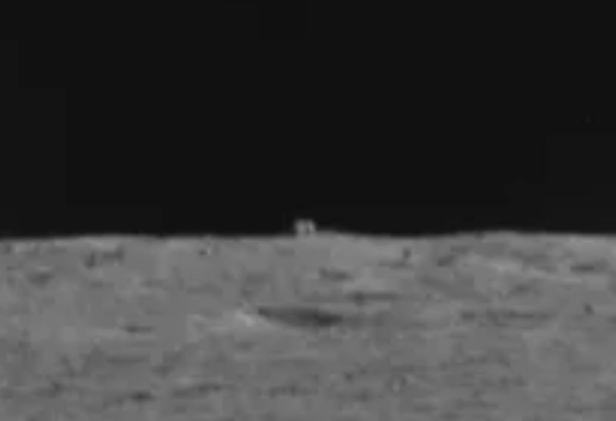 Le rover chinois Yutu 2 aperçoit une « hutte mystérieuse » en forme de cube sur la face cachée de la lune