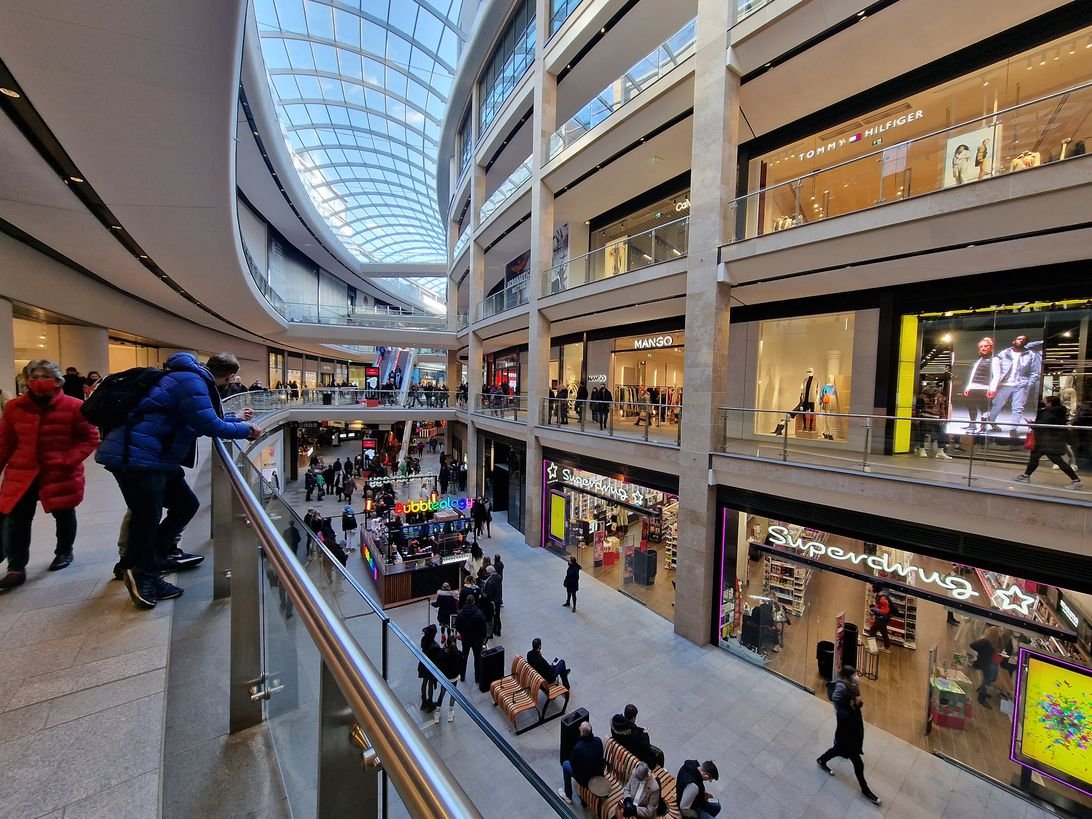 shopping-wide-s22-ultra