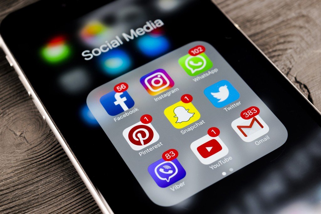 une fois que nous sommes interrompus par nos alertes par e-mail pour attirer l'attention, les applications de médias sociaux émettant des bips avec des mises à jour, il faut au moins 23 minutes pour se concentrer à nouveau.