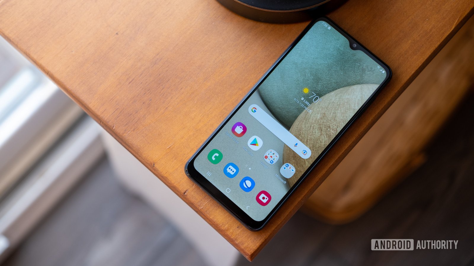 Écran du Samsung Galaxy A12 ouvert sur l'écran d'accueil Écran du Samsung Galaxy A12 ouvert sur l'écran d'accueil