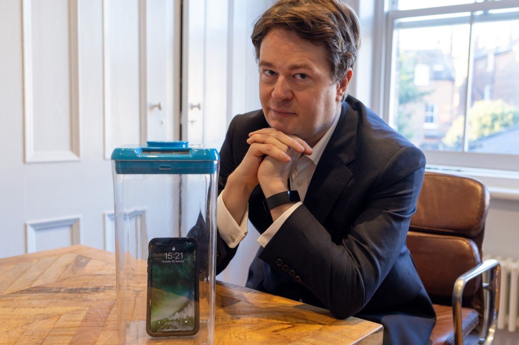 Johann Hari a abandonné son smartphone et son ordinateur portable et a déménagé dans une partie reculée de Cape Cod sans accès à Internet pendant trois mois.