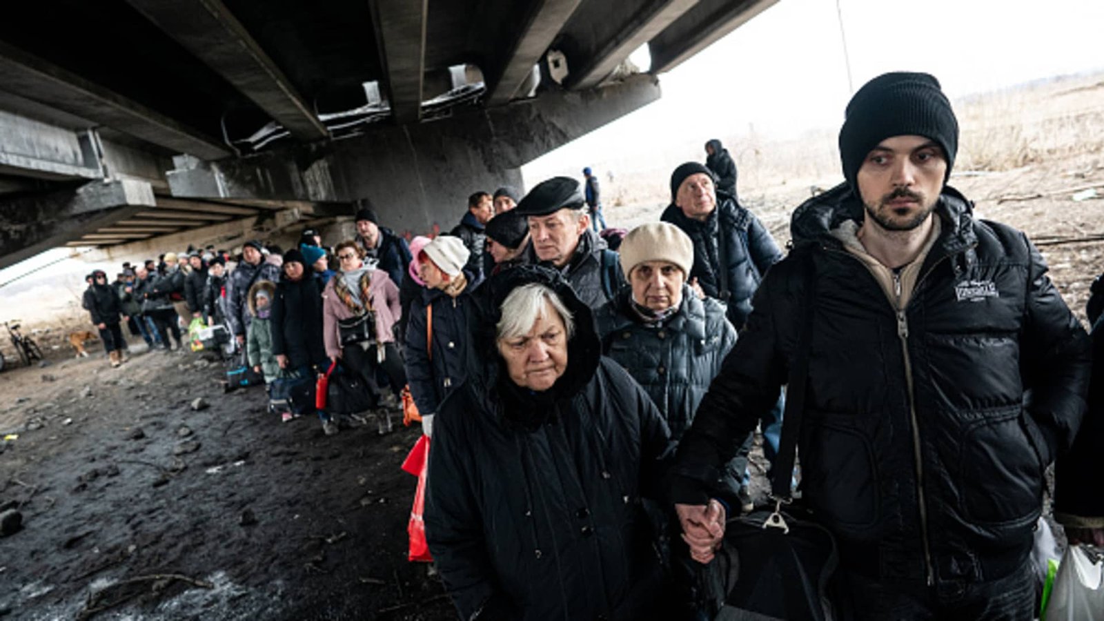 Un réfugié ukrainien s’enfuit en Pologne avec 2 000 $ en bitcoins sur une clé USB