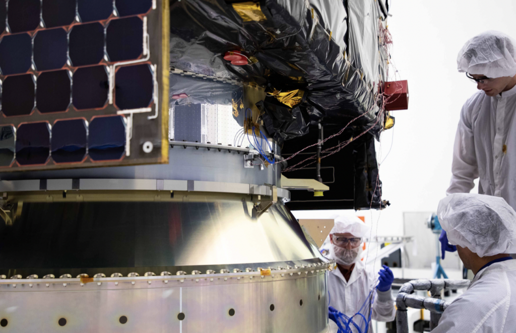 Le lancement du satellite d’avertissement de missiles de l’US Space Force retardé sine die – SpaceNews