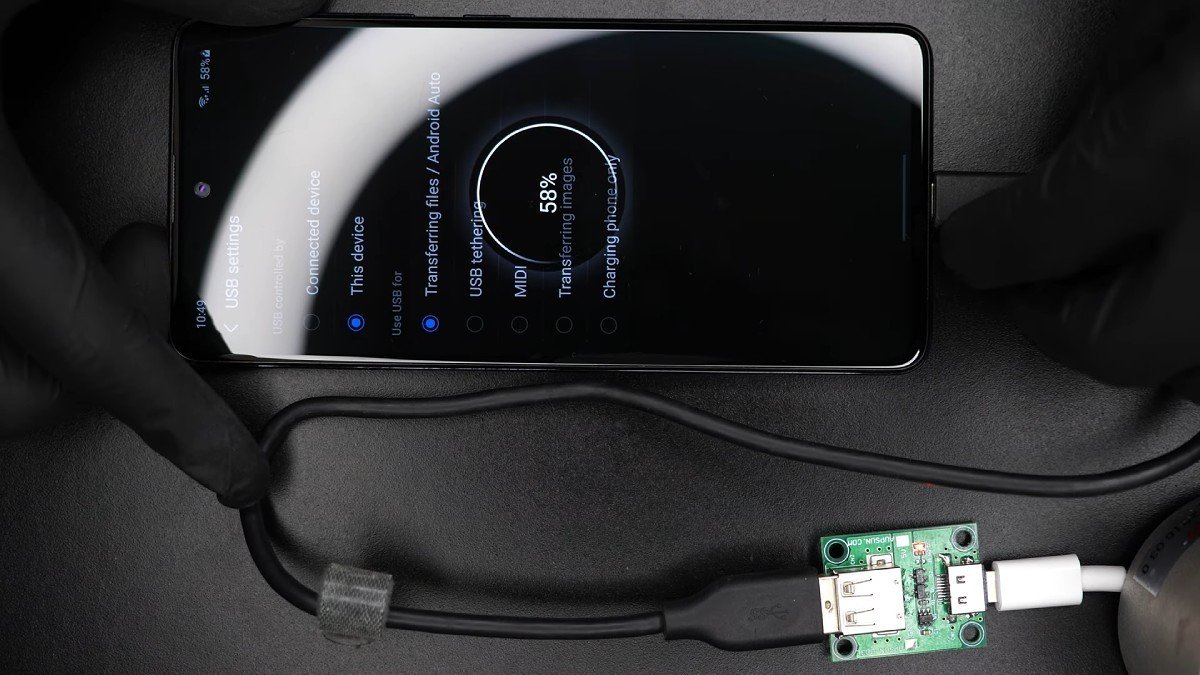 Voici comment un port Lightning a été greffé sur un téléphone Android