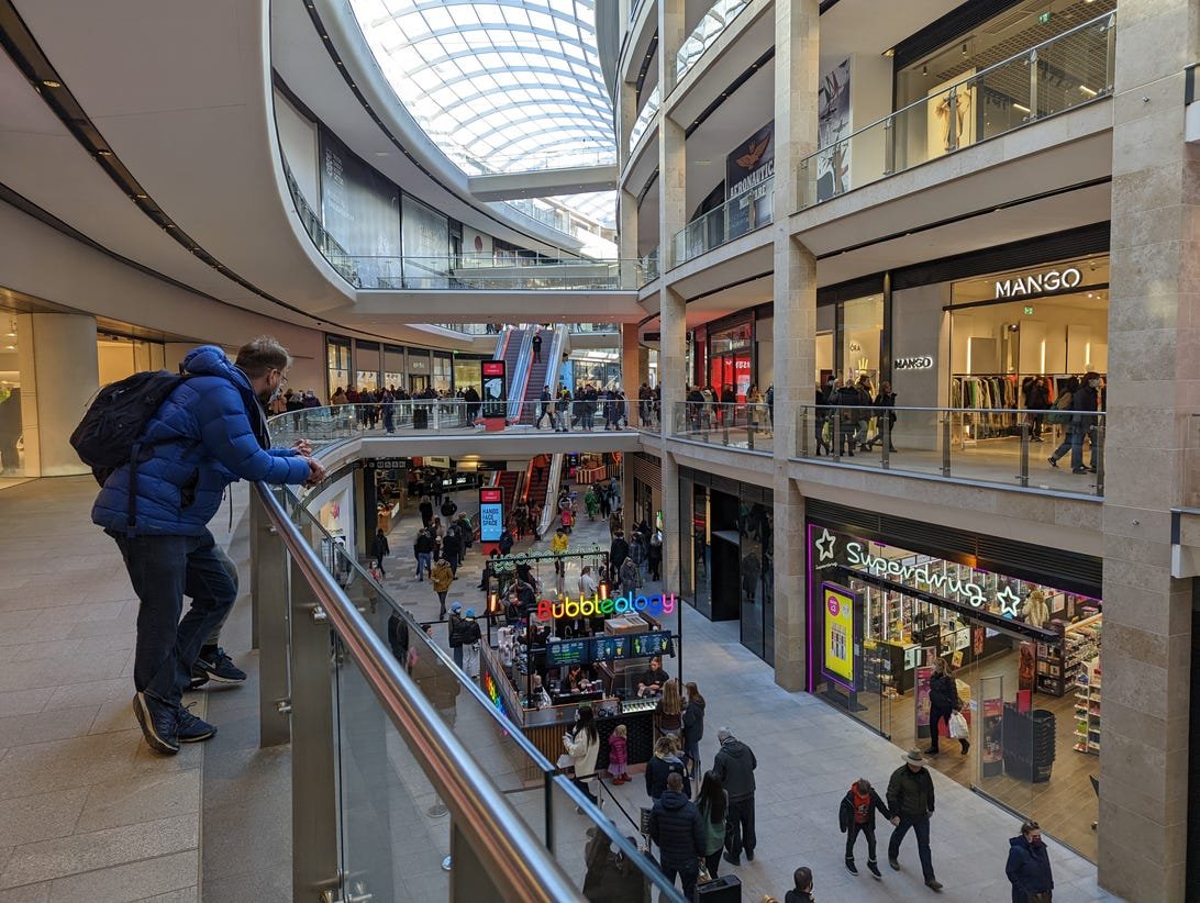iPhone 13 Pro, Pixel 6 Pro and Galaxy S22 Ultra: Which Camera Is Best? 7 shopping-normal-pixel-6-pro
