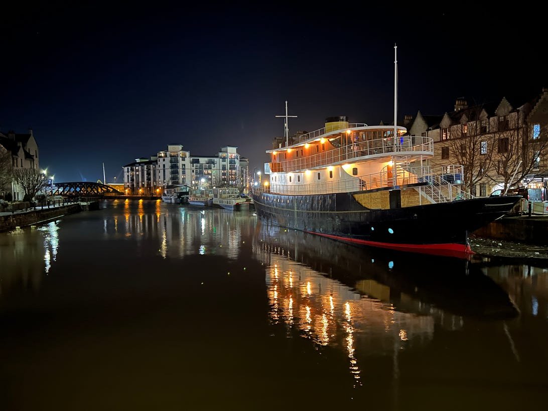 iPhone 13 Pro, Pixel 6 Pro and Galaxy S22 Ultra: Which Camera Is Best? 33 night-boat-iphone-13-pro