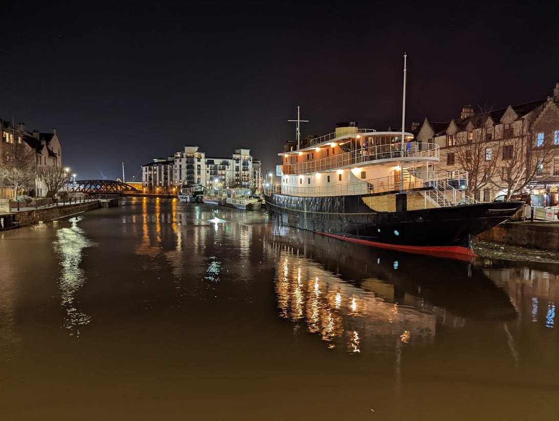 iPhone 13 Pro, Pixel 6 Pro and Galaxy S22 Ultra: Which Camera Is Best? 34 night-boat-pixel-6-pro