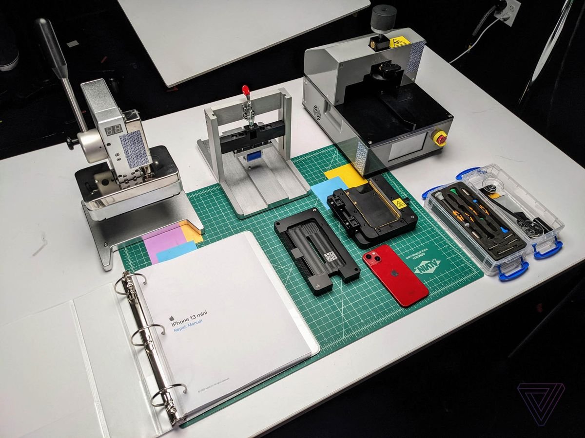 1653727523 43 Apple shipped us a 79 pound iPhone repair kit to
