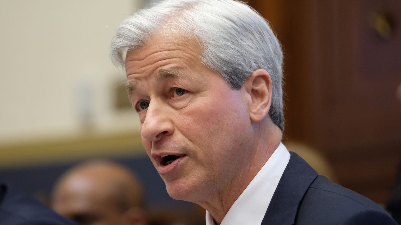 JPMorgan de Jamie Dimon affirme que la diapositive de Bitcoin a créé un « avantage significatif » pour les investisseurs en crypto