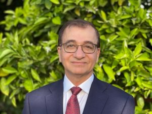Le professeur Massoud Pedram du département de génie électrique et informatique Ming Hsieh dirige l'équipe (CRÉDIT PHOTO : USC Viterbi)