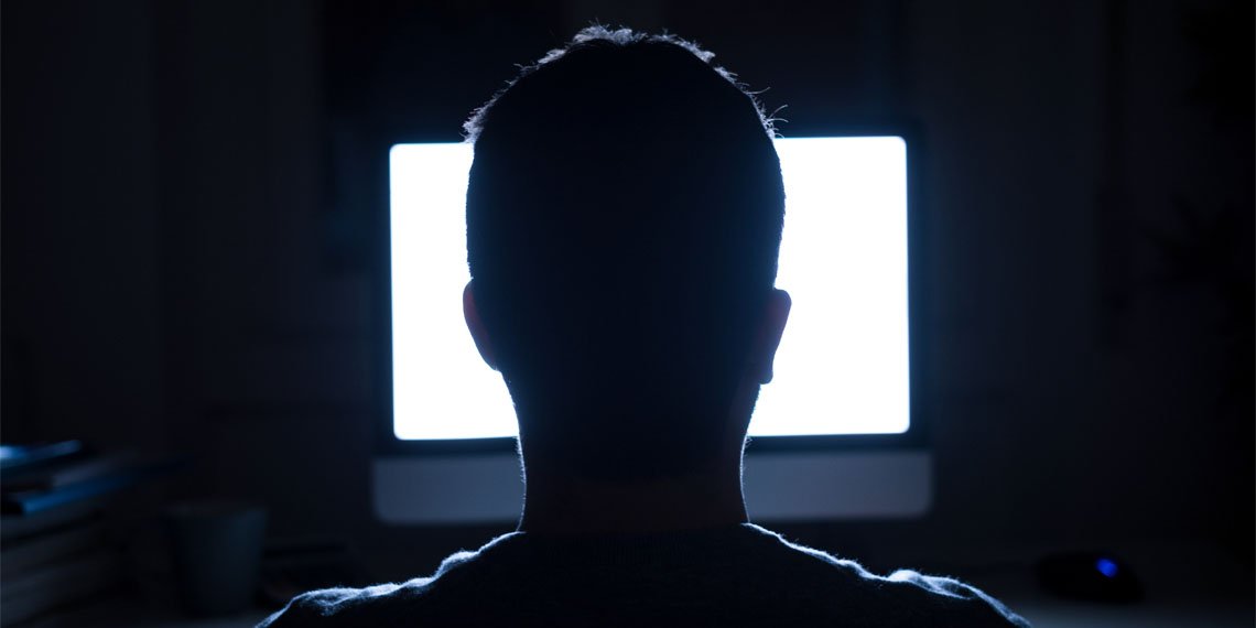 Une étude longitudinale révèle comment l’utilisation d’Internet comme moyen d’évasion peut entraîner une augmentation des symptômes dépressifs