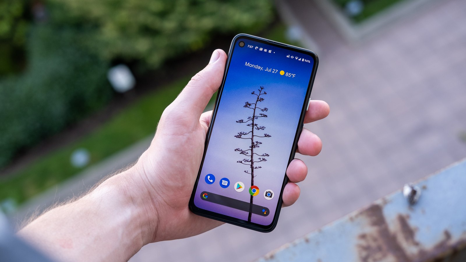 Écran Google Pixel 4a en main 3 Écran Google Pixel 4a en main 3
