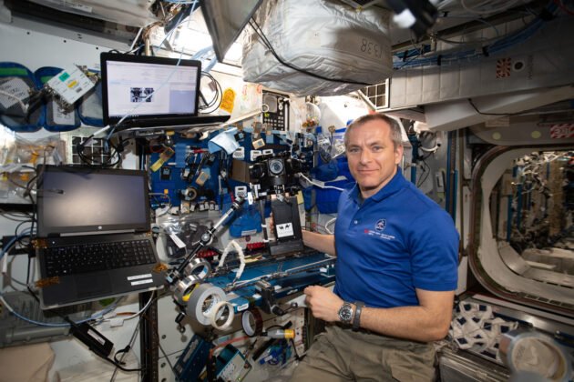 Installation d'une caméra VR sur la station spatiale