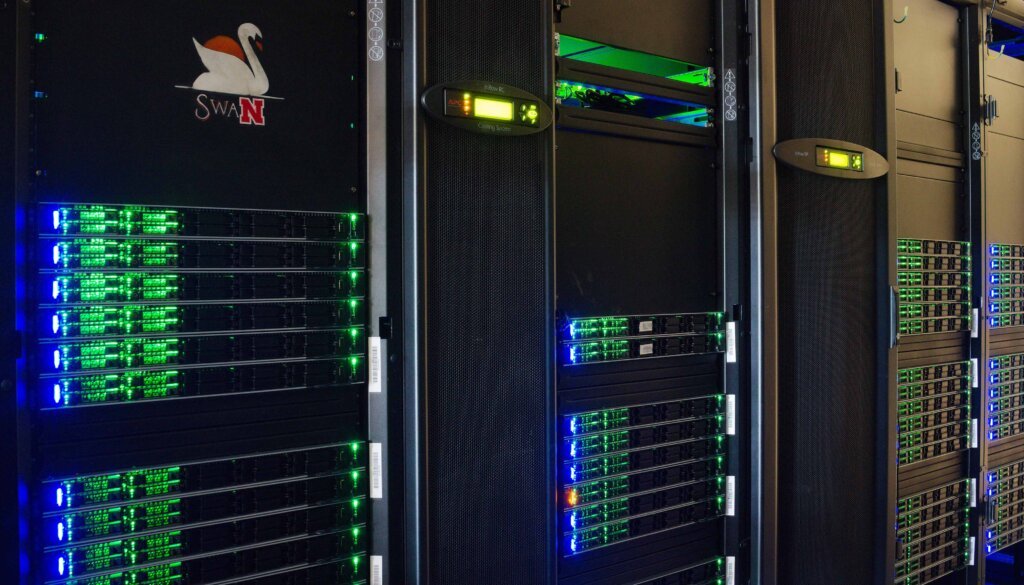 Le supercalculateur Swan du Holland Computing Center est disponible gratuitement pour les chercheurs, les instructeurs et les étudiants. Il est nommé en l'honneur de David Swanson, le directeur fondateur du centre informatique. (Avec l'aimable autorisation du Centre de calcul hollandais)