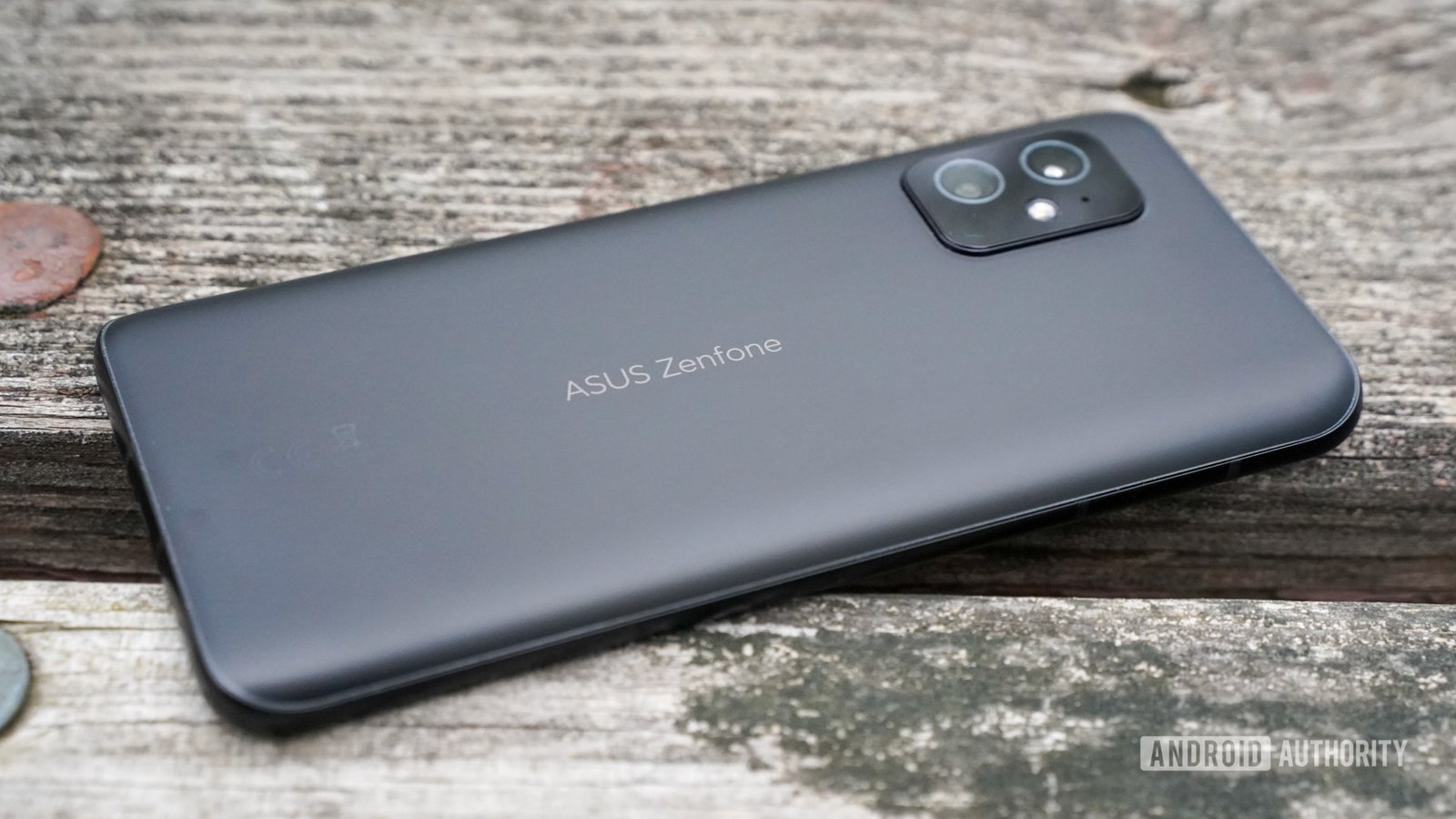 Asus Zenfone 8 on table Asus Zenfone 8 on table