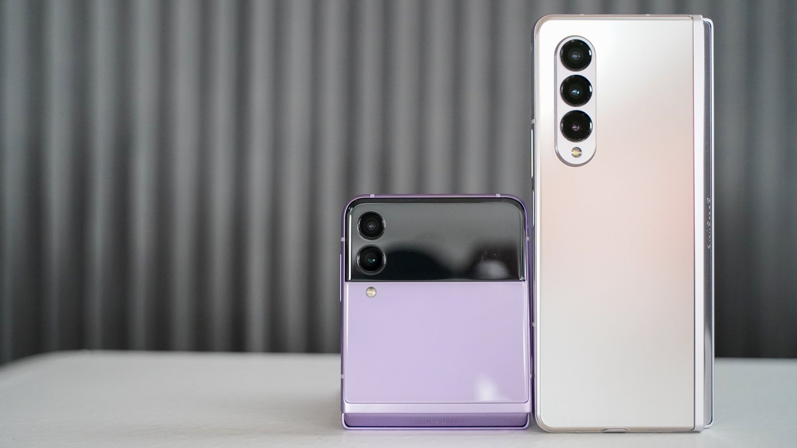 Samsung Galaxy Fold 3 and Flip 3 rear panel Samsung Galaxy Fold 3 and Flip 3 rear panel