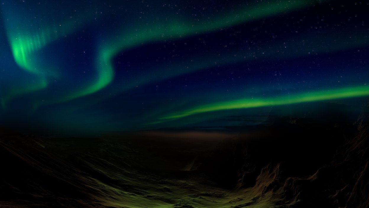 une aurore verte vermiforme striant le ciel martien