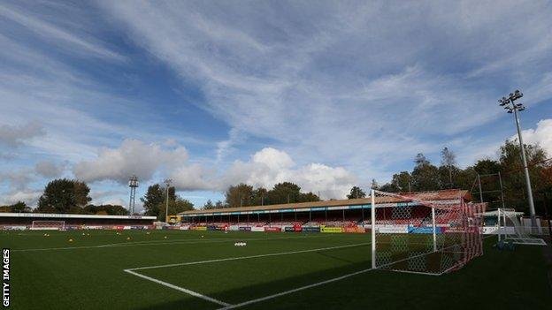 "L'équipe de football d'Internet" vise la Premier League 3 Stade Broadfield de Crawley