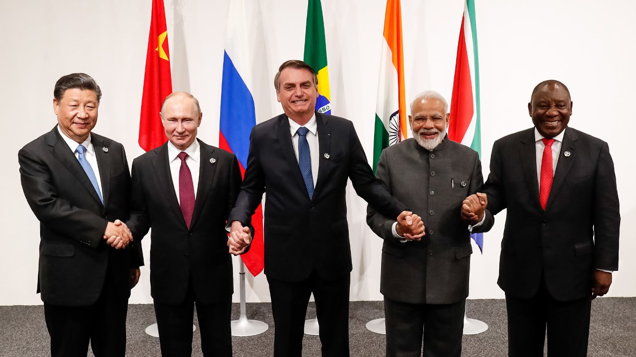 Cibler l'hégémonie du dollar américain : la Russie, la Chine et les pays BRICS prévoient de créer une nouvelle monnaie de réserve internationale Cibler l'hégémonie du dollar américain : la Russie, la Chine et les pays BRICS prévoient de créer une nouvelle monnaie de réserve internationale
