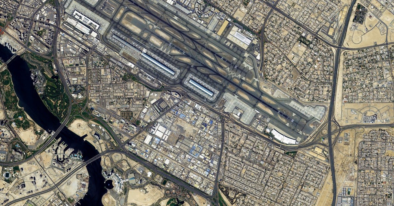 Repérer des objets depuis l’espace est facile.  Ce défi est plus difficile