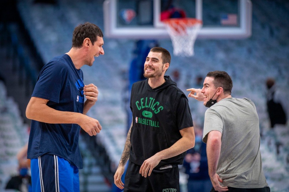 1661793216 21 Le trio danciens des Boston Celtics marque lors de la