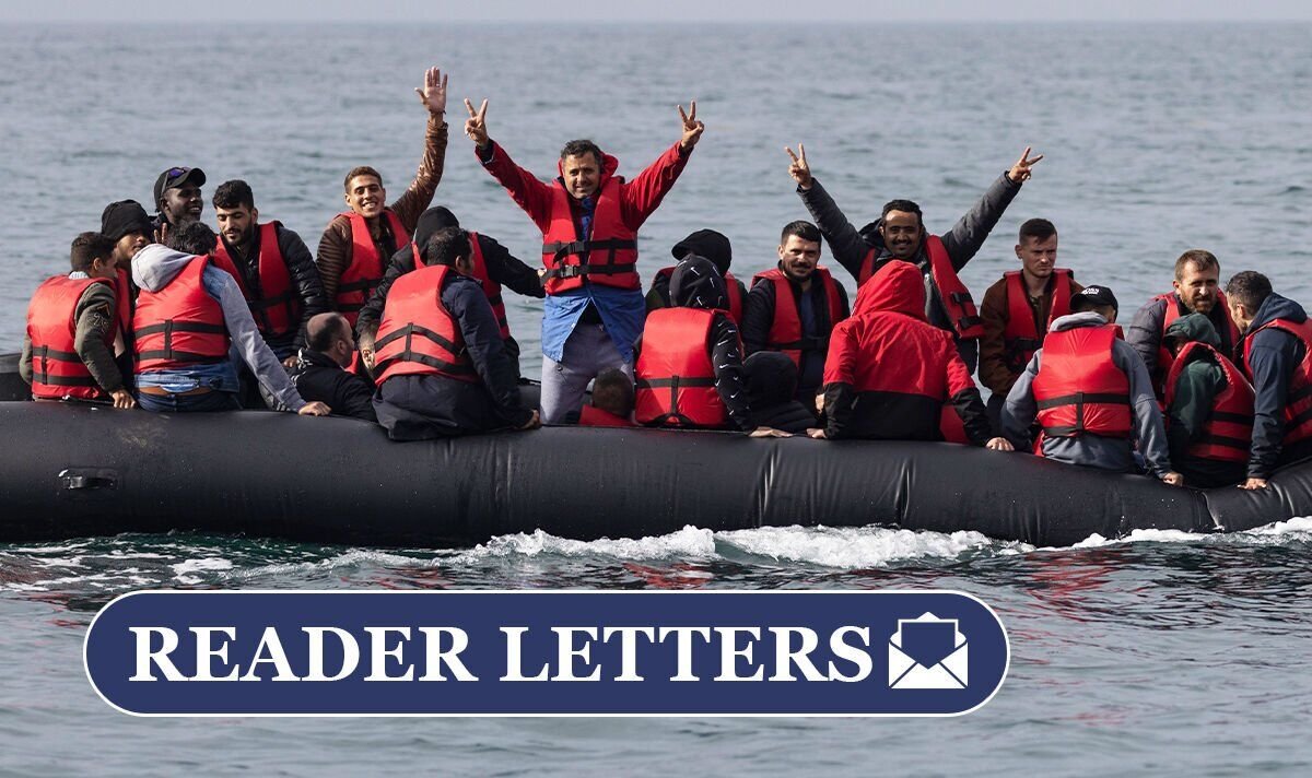 Les bateaux des forces frontalières devraient escorter les migrants vers la France et non la Grande-Bretagne, déclare LIZ ARMSTRONG