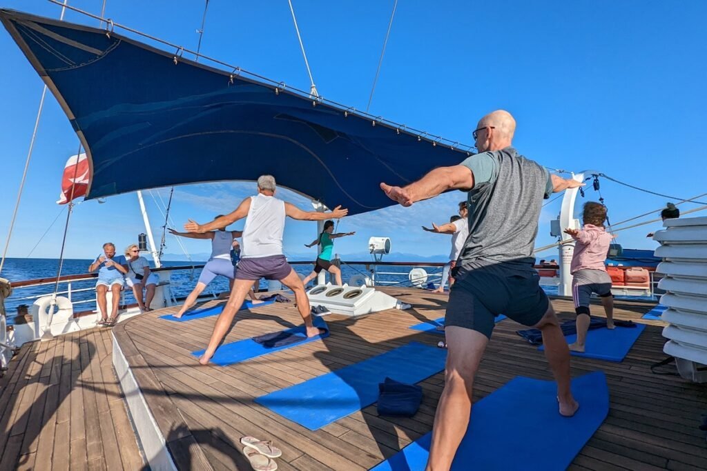 séances de yoga matin et après-midi sur la terrasse.