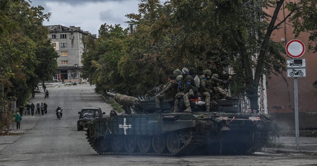 Des sites d’inhumation de masse découverts à Izyum libéré, selon l’Ukraine