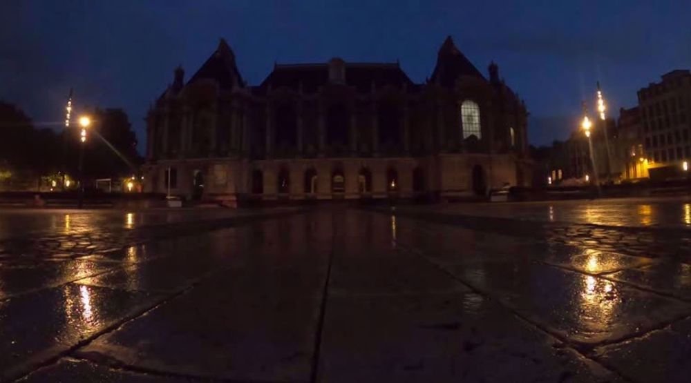 L’éclairage des bâtiments publics s’éteint dans la ville française de Lille en pleine crise énergétique