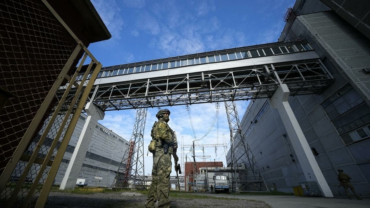 Les bombardements à la centrale nucléaire de Zaporizhzhia posent un problème croissant