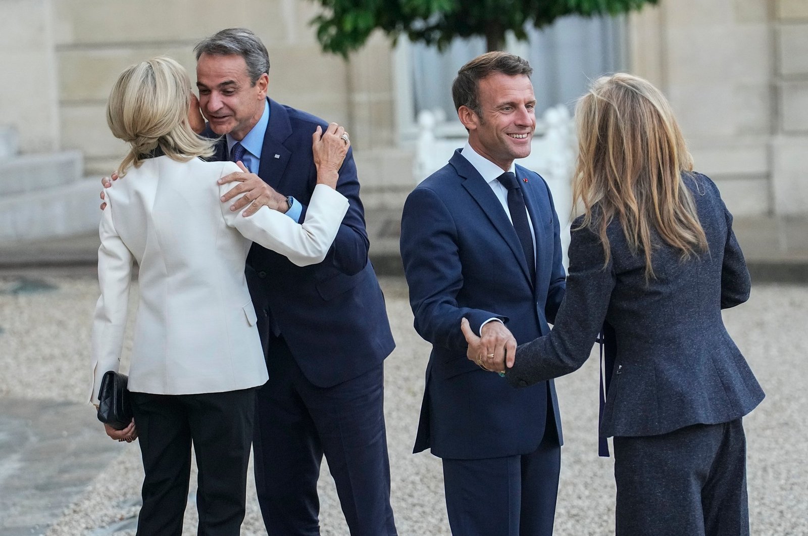 Les crises française et grecque pourraient être comme des sables mouvants