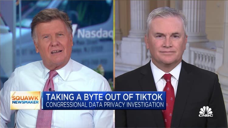 Tiktok a le potentiel d'être un problème de sécurité nationale, déclare le représentant James Comer
