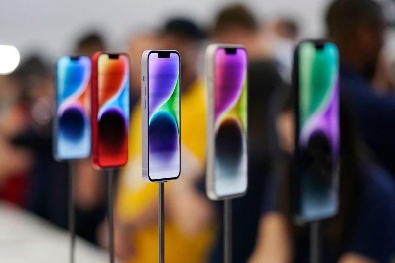 Pourquoi les opérateurs sans fil peuvent distribuer l’iPhone 14s |  CNN Affaires