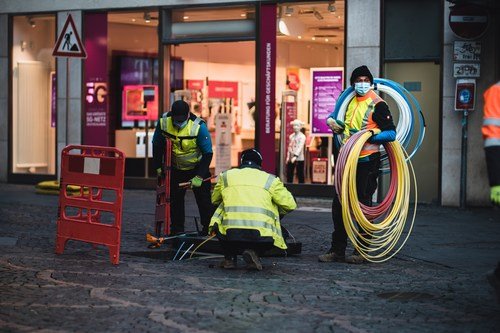 Le partenariat entre Truist Foundation et Connect Humanity fournira à une gamme de communautés un accès Internet à haut débit à des prix inférieurs. Le partenariat entre Truist Foundation et Connect Humanity fournira à une gamme de communautés un accès Internet à haut débit à des prix inférieurs.
