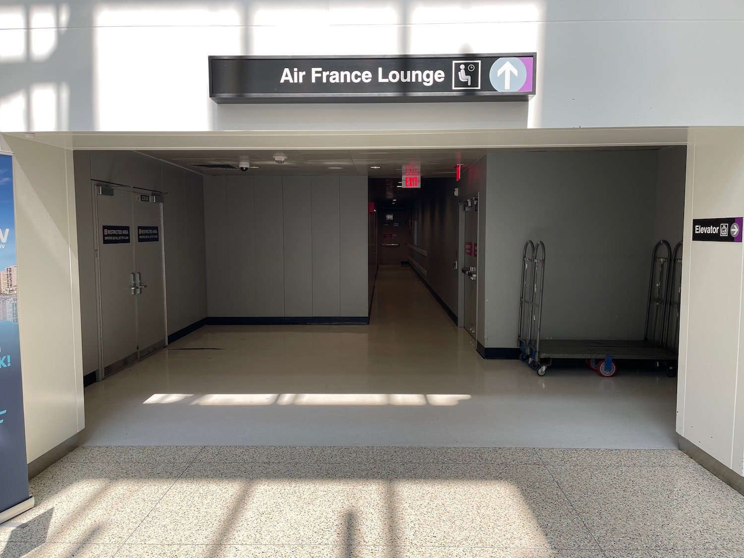 1664966294 368 Bilan Air France Lounge Boston BOS Live and