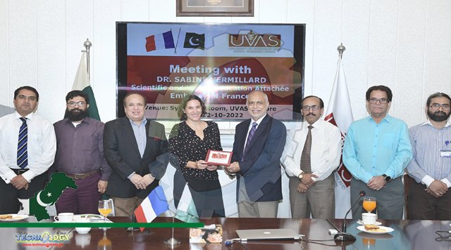 Attachée d'Enseignement Scientifique et Supérieur de l'Ambassade de France Dr Sabine Vermillard visite l'UVAS