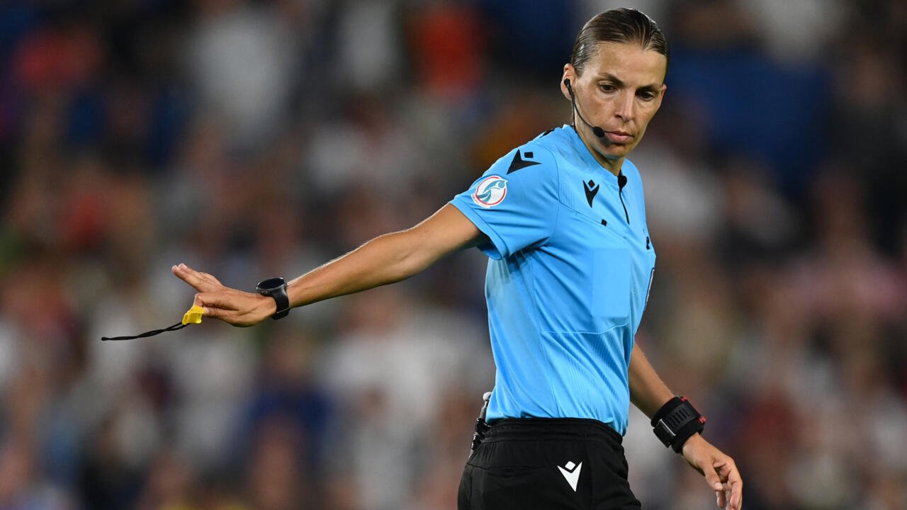 Frances Frappart parmi le trio de femmes arbitres à la Coupe du monde au Qatar