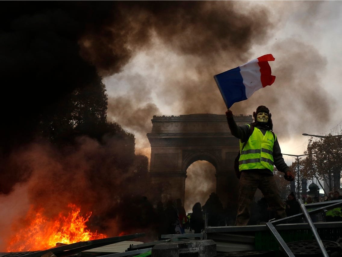 La France retarde la taxe sur le diesel qui a déclenché des émeutes de gilets jaunes