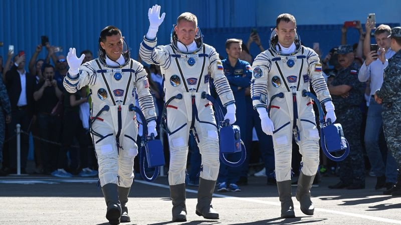 L’astronaute de la NASA et les cosmonautes russes se lancent dans l’espace |  CNN Affaires