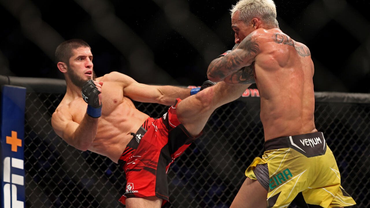 Le Russe Makhatchev évince le roi des poids légers du MMA Oliveira