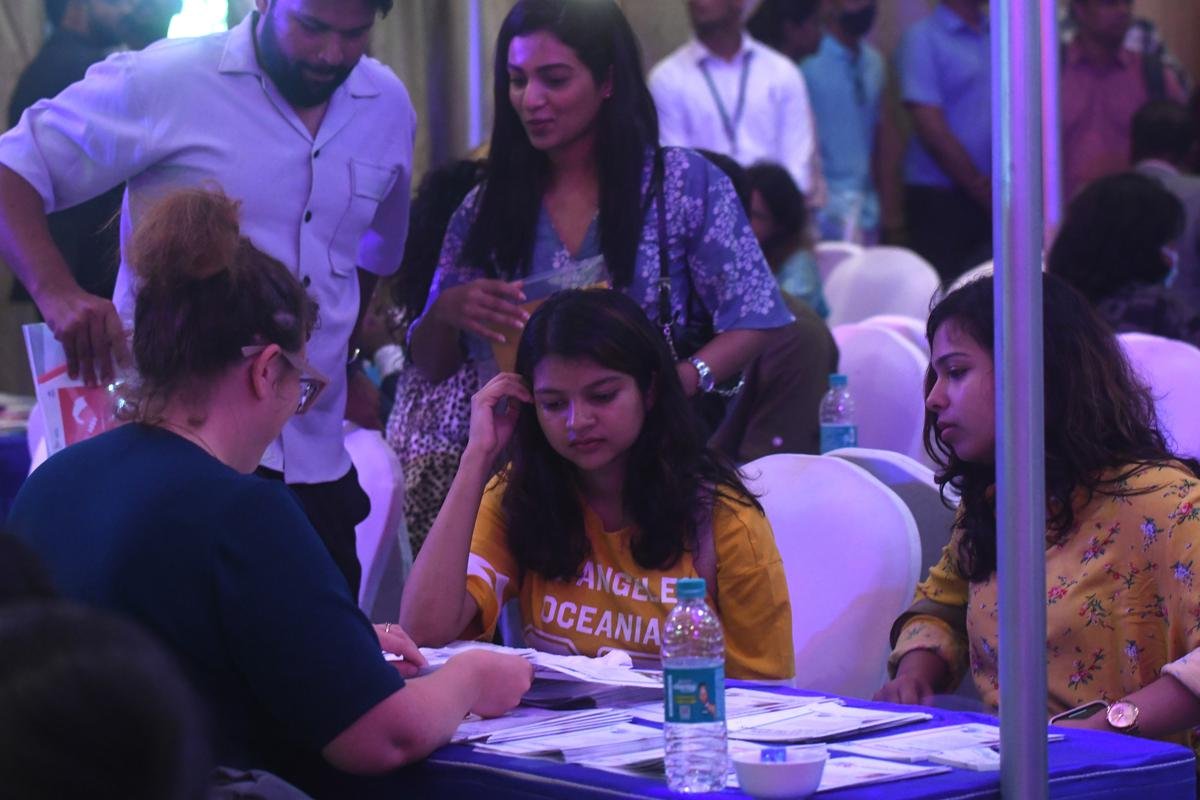 Plus de 300 candidats recherchent des options d’enseignement supérieur en France