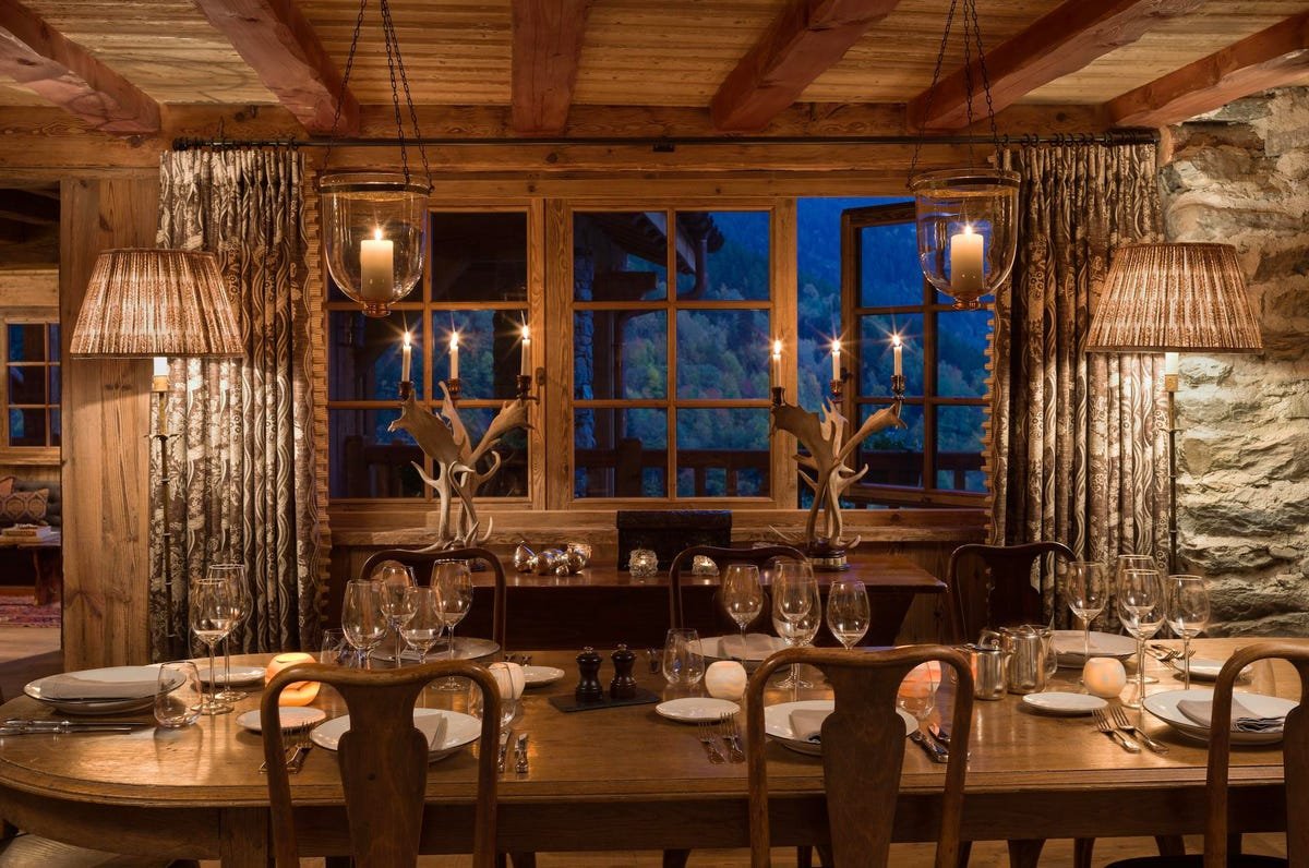Regard Intérieur: Chalet Hibou Dans Le Miroir, France