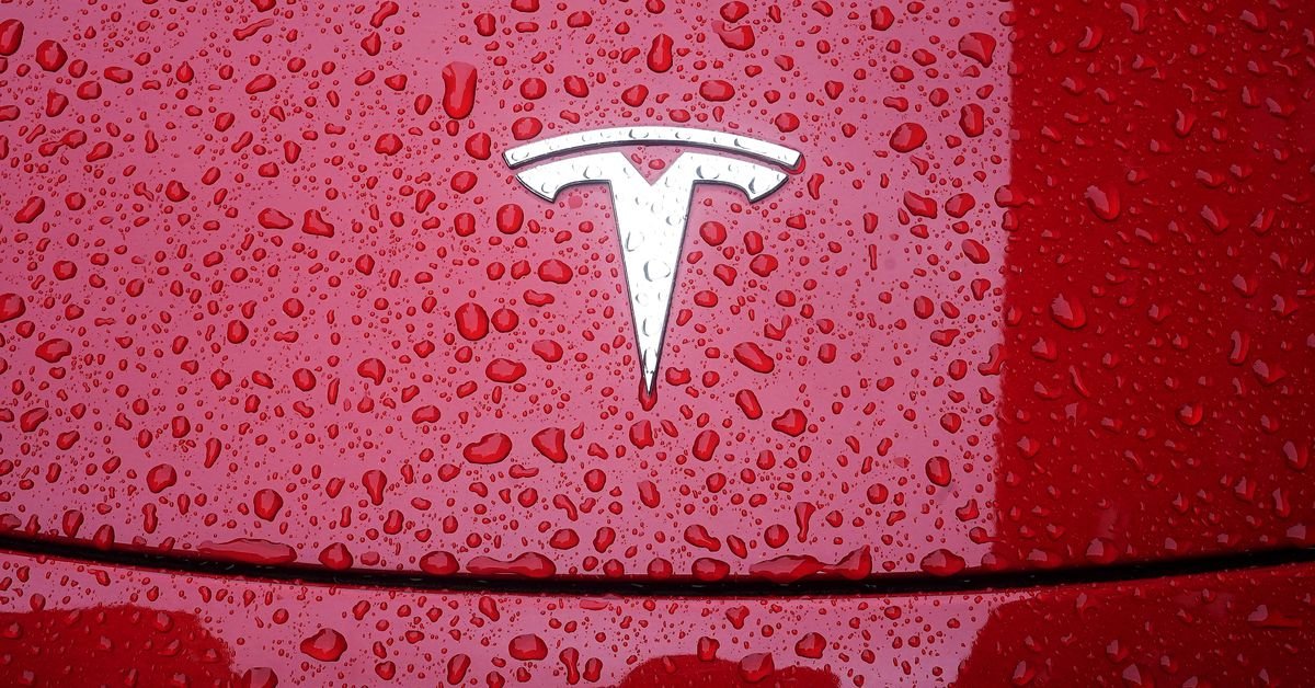 Tesla rappelle près de 1,1 million de véhicules américains pour mettre à jour le logiciel d’inversion de vitre