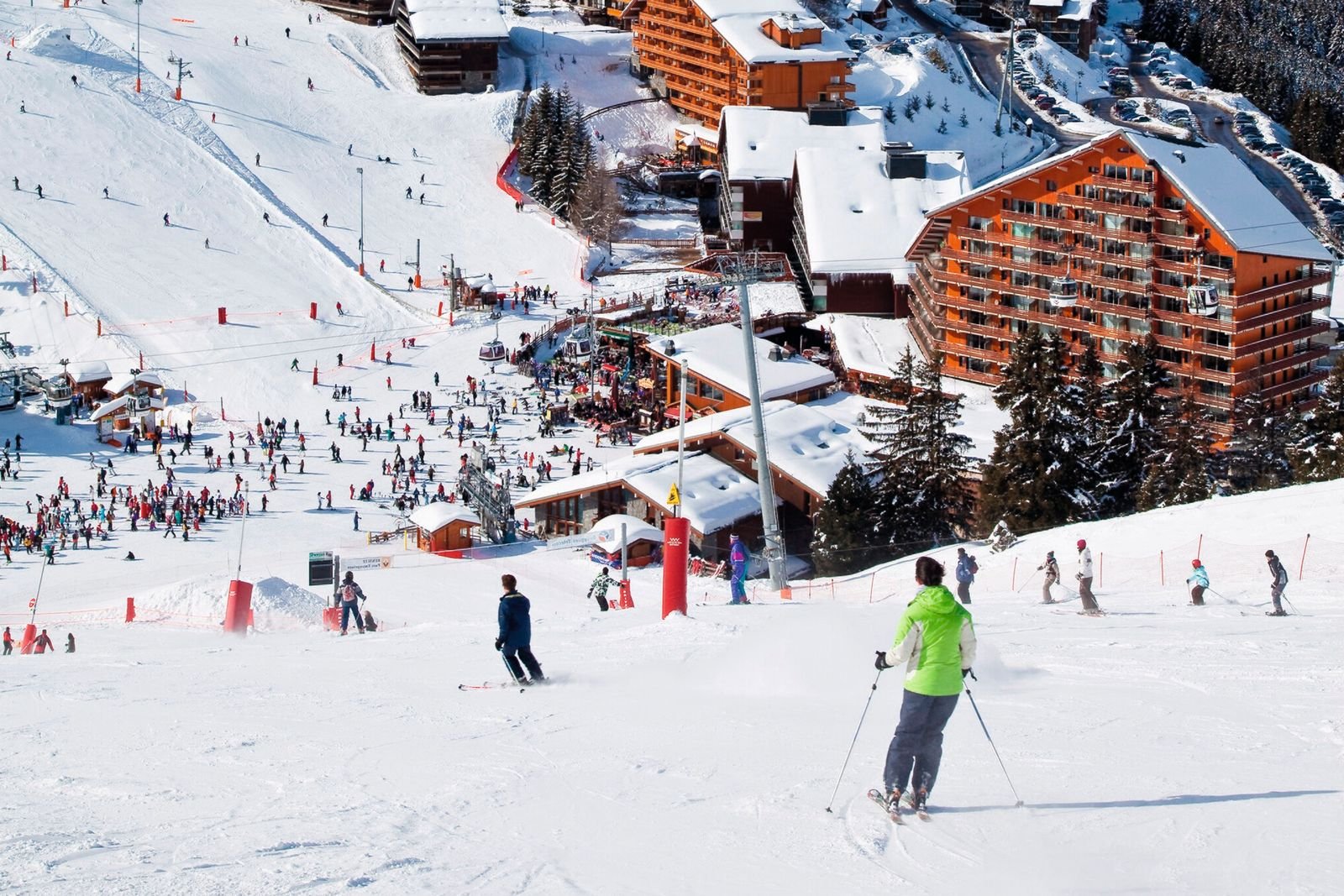 Tout ce que vous devez savoir sur la saison des sports d’hiver de cette année, des chalets de ski aux choix durables