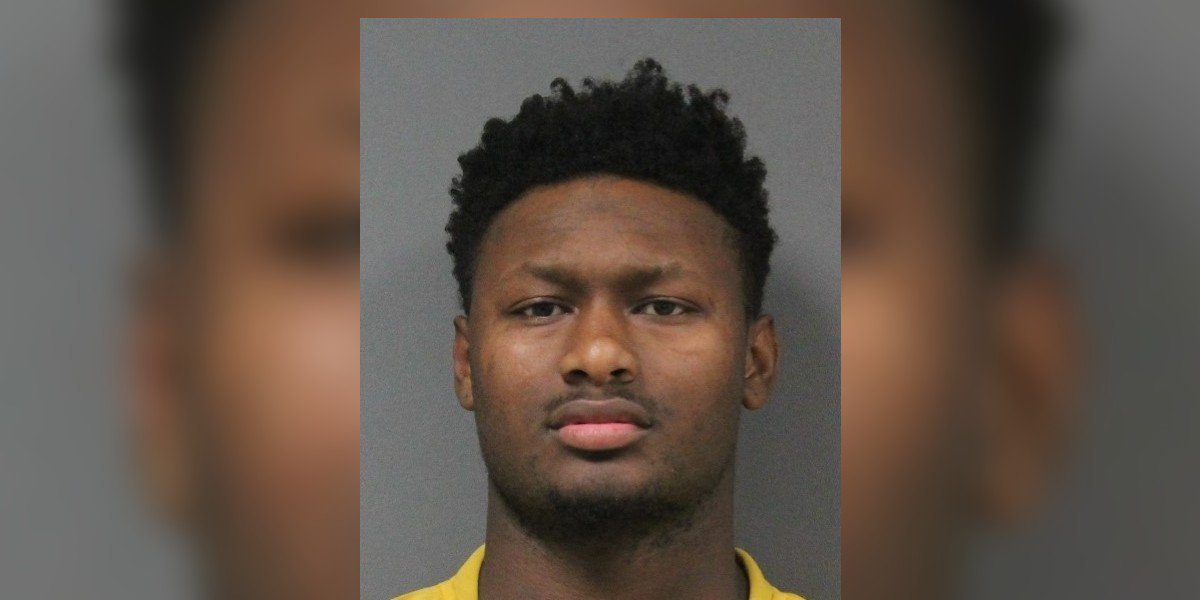 Un homme arrêté pour avoir poursuivi une femme alors qu’il portait un masque d’Halloween