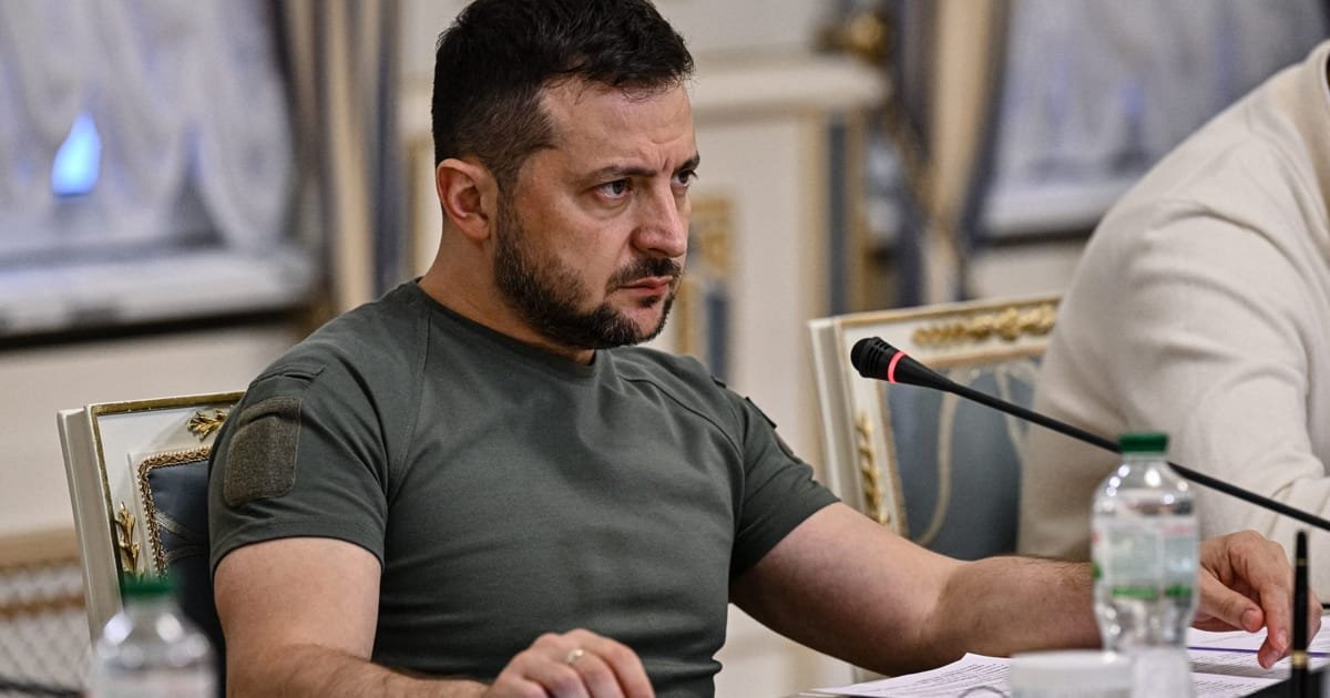 Zelenskyy promet de reprendre plus de zones après avoir poussé la Russie hors de la ville clé de Donetsk