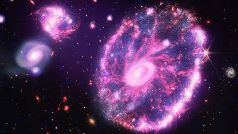 Les données de rayons X de Chandra ont contribué aux lueurs de l'image du télescope Webb de la galaxie Cartwheel.