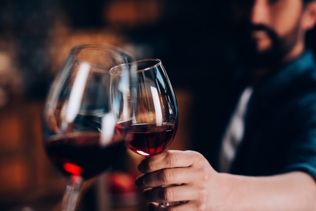 La France boit la plus faible quantité de vin rouge depuis une décennie – The Drinks Business