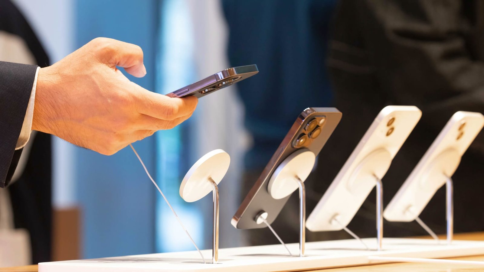 Les délais de livraison de l’iPhone 14 Pro glissent au-delà des semaines de Noël après qu’Apple a averti des problèmes de production