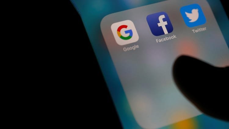 Les opérateurs télécoms européens veulent que les grandes technologies américaines paient pour Internet, mais les géants de la technologie ripostent